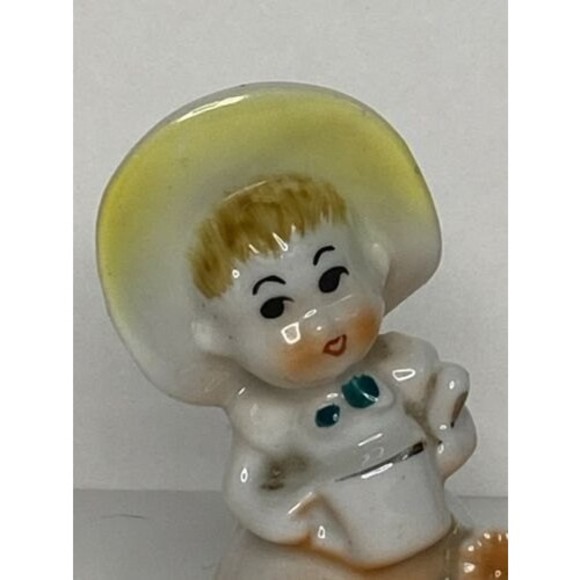 Vintage Porcelain Ceramic Doll Girl watering Flowers Figurine Japan 3.25" tall - Picture 3 of 5